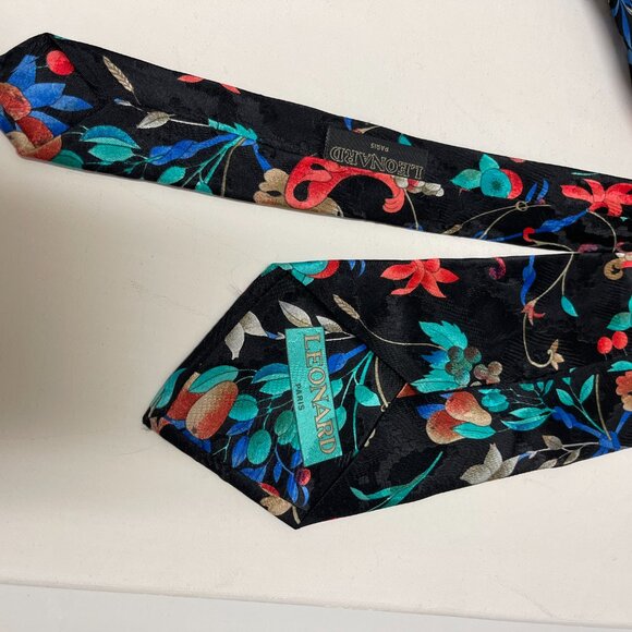 Leonard Italian Silk Tie Flowers Paris Italy 100% Silk - Picture 8 of 9